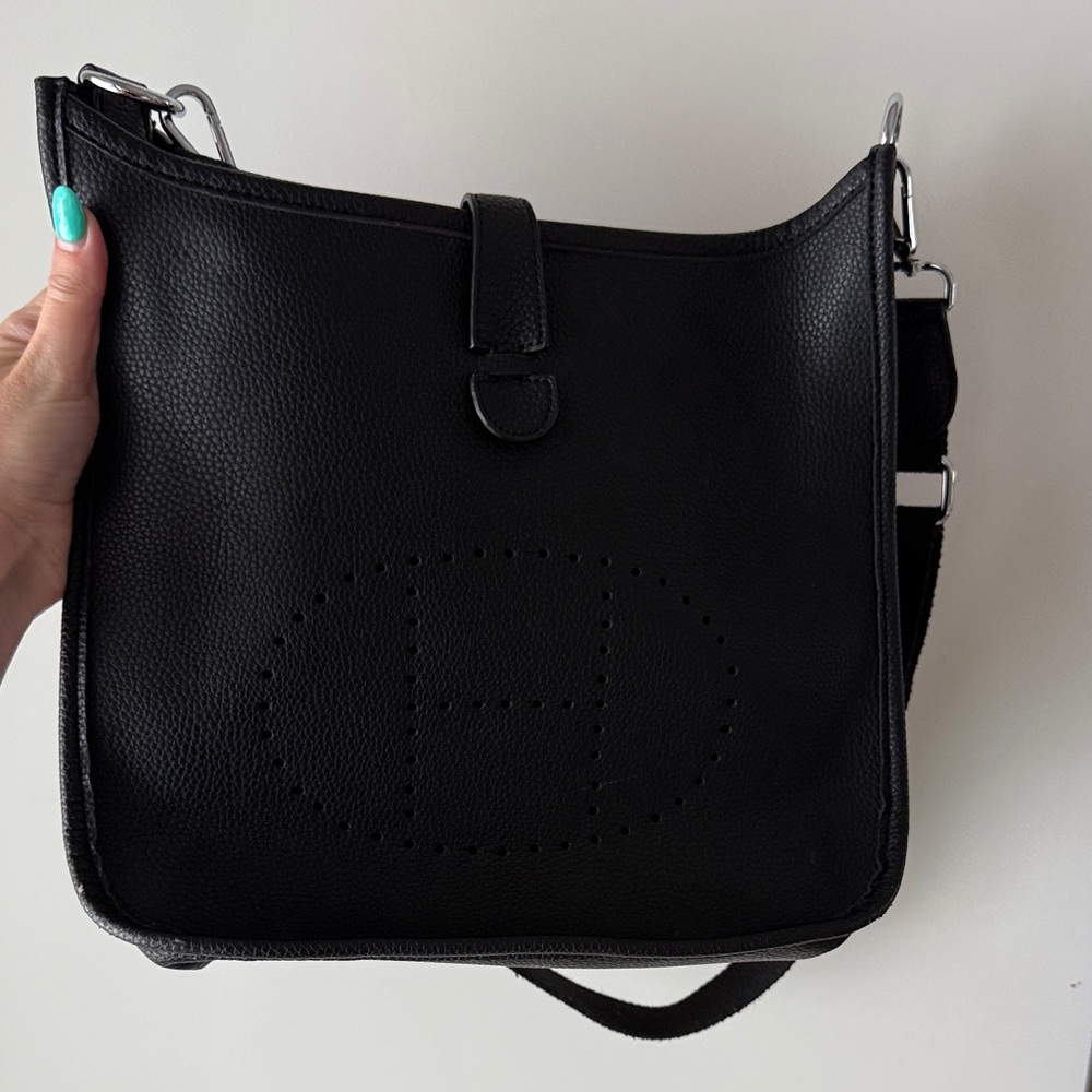“H” Black Leather Shoulder Bag